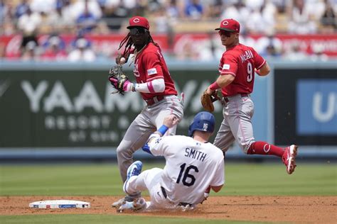 Reds beat Dodgers 9-0 on homers by De La Cruz and Votto, grab NL Central lead over Brewers